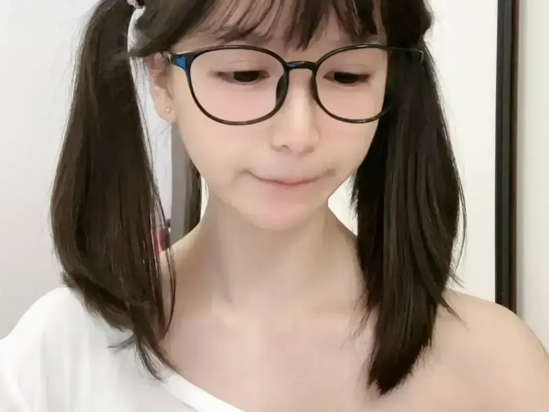 《萌小栖》天才交易员咯咯哒vlog原视频无删减全集 - 极速获取完整版 - 纯净观影沉浸感拉满 - 高清资源值得二刷细品咯咯哒的一天