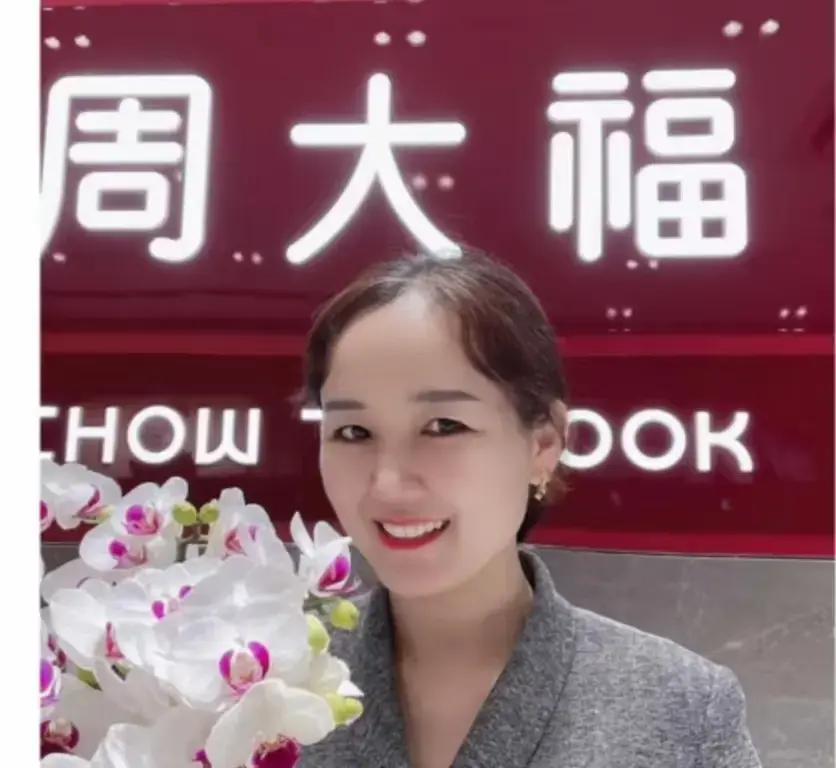 盐城周大福金店一拖三完整版视频-射阳门店事件全记录-周大福完整版视频在线观看